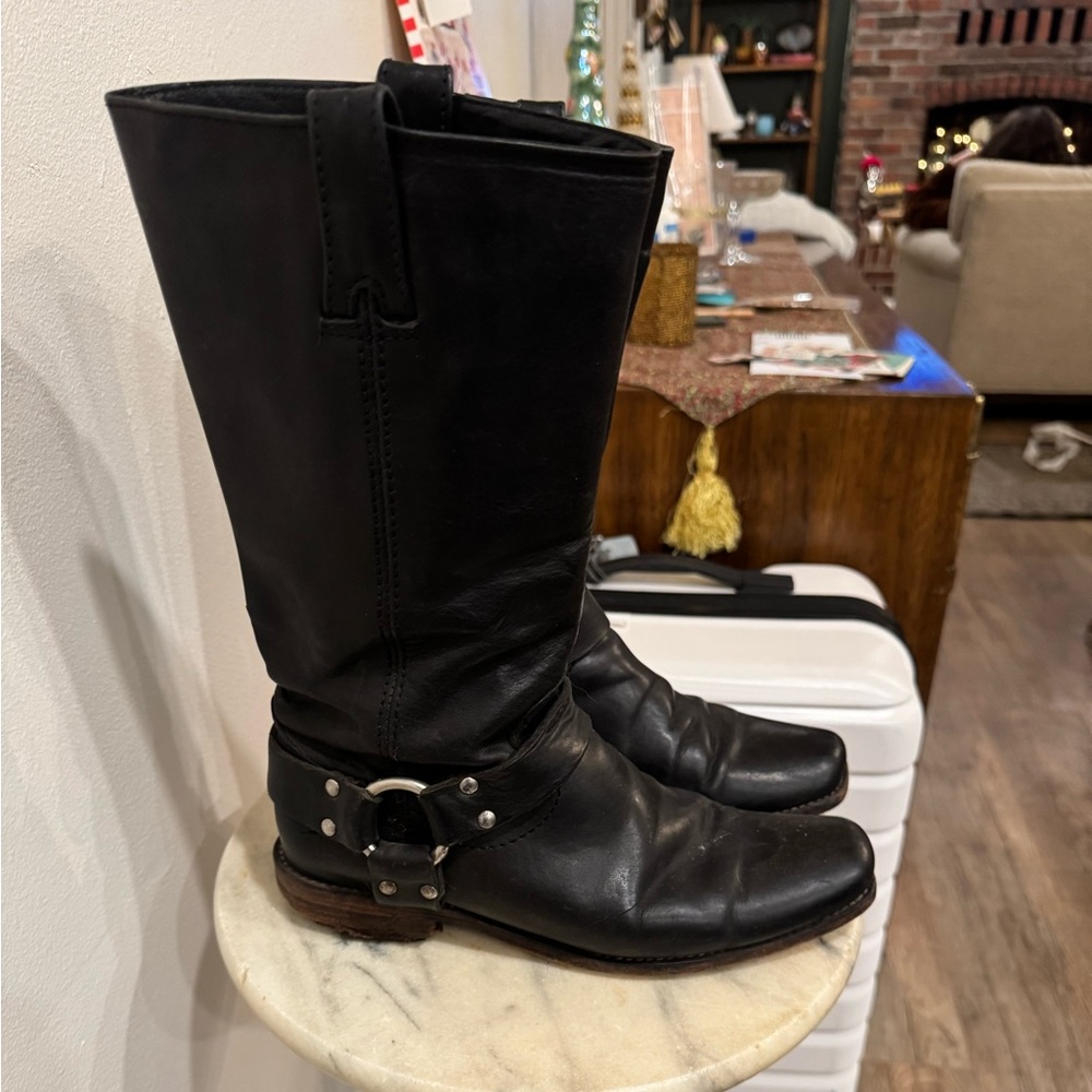 Frye Harness black leather boots
Size 7